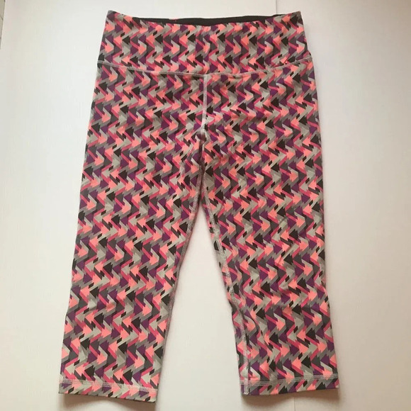 Victoria's Secret VSX Sport  Knockout Leggings Crop Aztek Geometric Pants Sz M - Picture 1 of 15